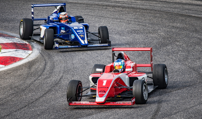 Teciomar Ábila destaca como as corridas elétricas unem tecnologia e sustentabilidade para redefinir o automobilismo do futuro.