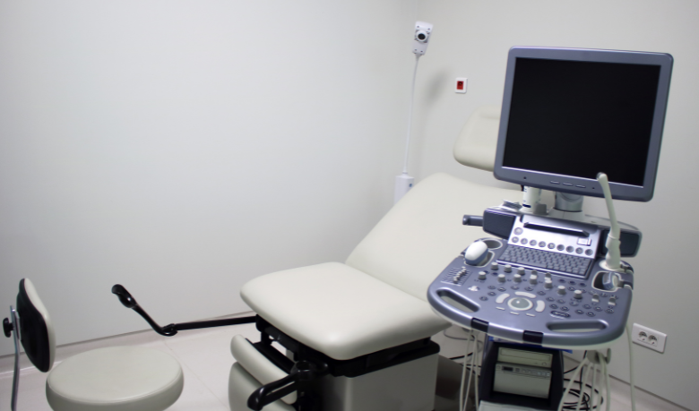 Dra. Thaline Neves Coutinho explica os principais riscos e limitações da ultrassonografia geral, destacando a importância de uma interpretação médica precisa.