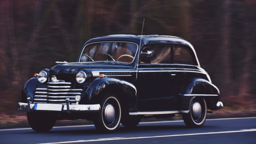 Márcio Pires de Moraes explica como carros antigos podem ser, ao mesmo tempo, paixão pessoal, investimento inteligente e parte do seu planejamento financeiro.